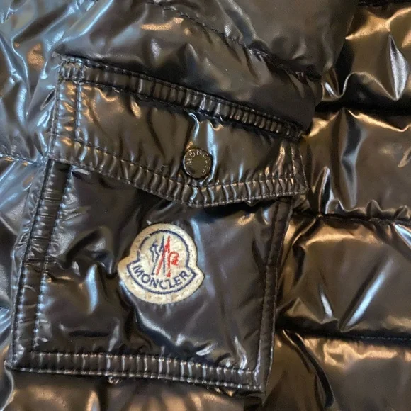 Moncler black jacket. 2 front pockets. Littler pocket on one sleeve with logo. - Picture 6 of 10
